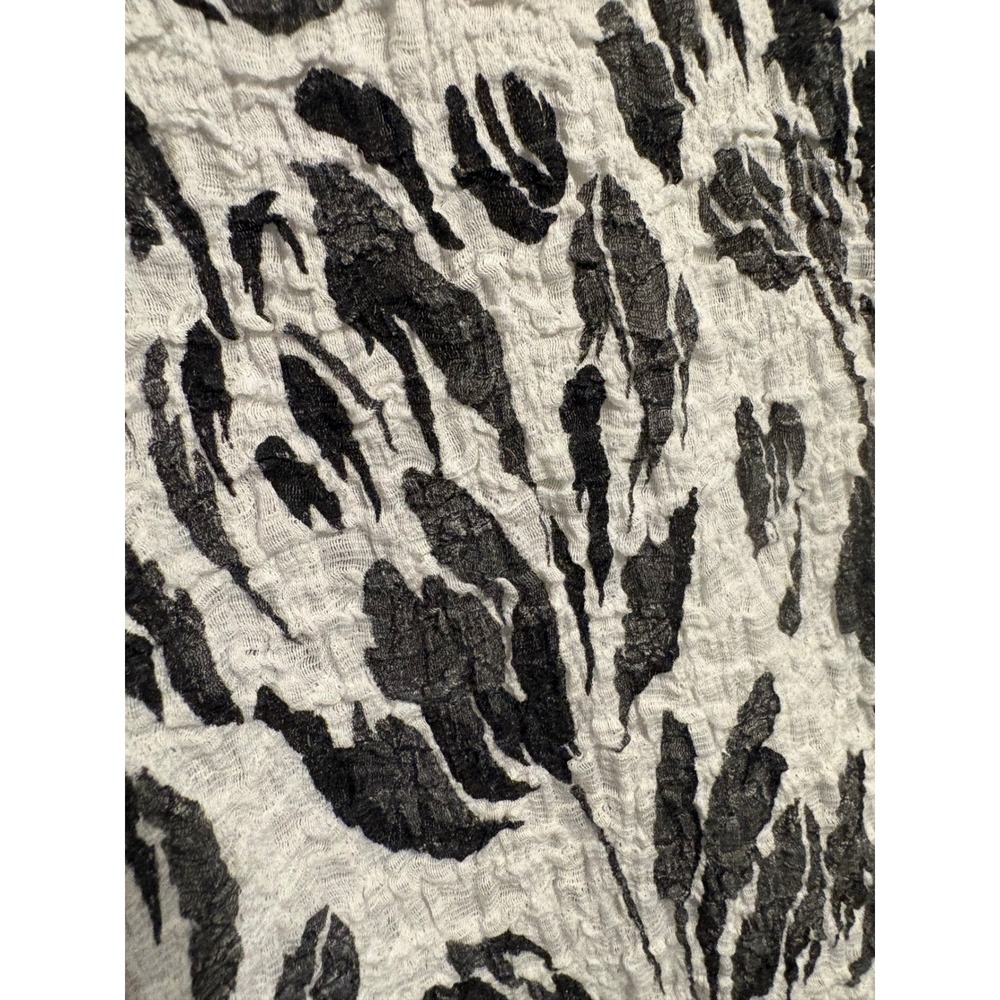 Jaclyn Smith Womens 3X Black White Floral V-Neck Textured Crinkle Blouse Top - Picture 6 of 6